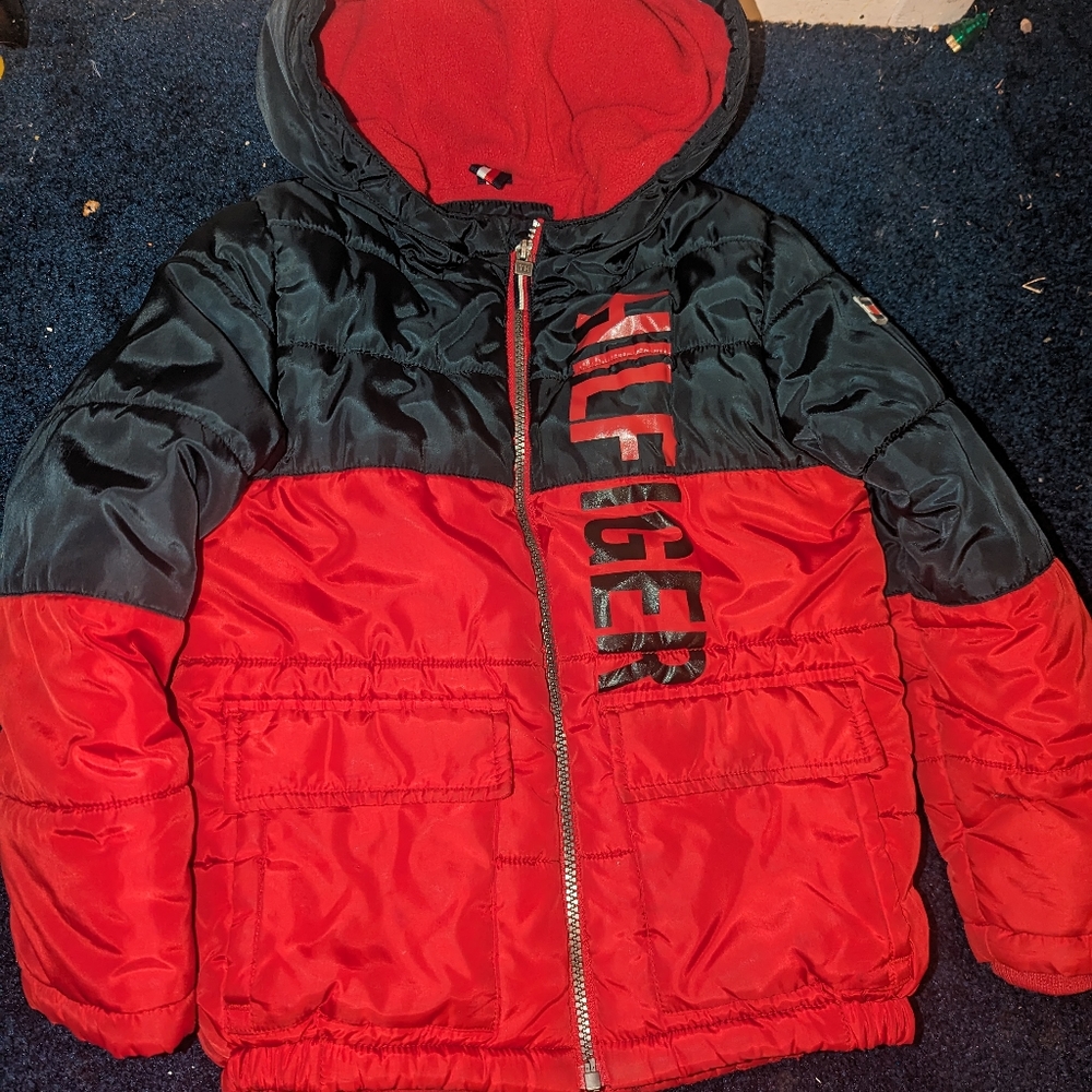 Tommy Hilfiger boy's puffer coat size 5/6 in excellent condition